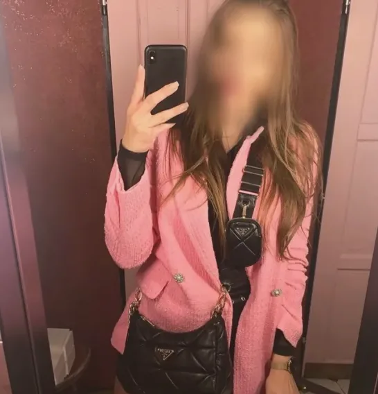 Anna, 33