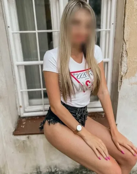 Christina, 31