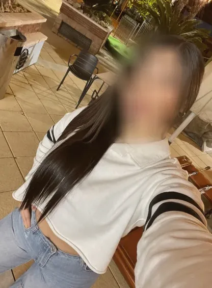 Christina, 24