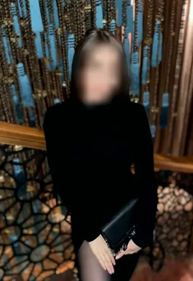 Lara, 36