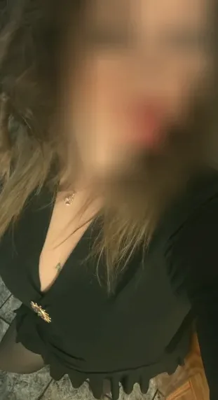 Larissa, 35