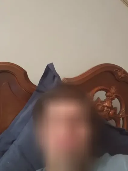 Larissa, 24