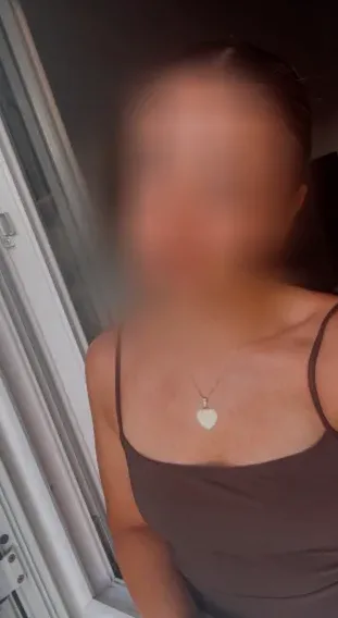 Nicole, 25