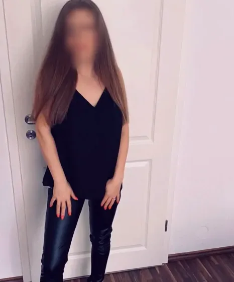Selina, 32