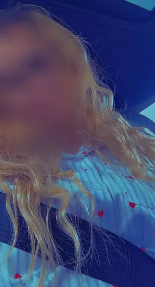 Vanessa, 28