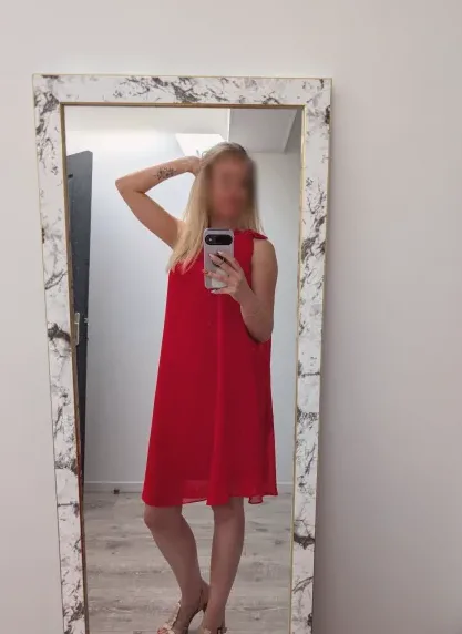 Yvonne, 30